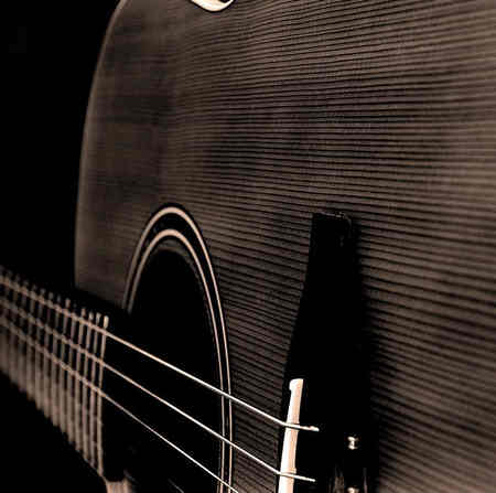 دانلود آهنگ عاشقم عاشق تو دور نشو از دلمو