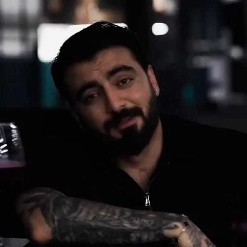 دانلود آهنگ پام رو پدال گازه زدم تو دل جاده رامین تجنگی