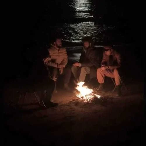 دانلود آهنگ ﺗﻮ بوست ﺑﺮام ﺣﻜﻢ آﺗﺶ ﺑﺴﻪ راکوب