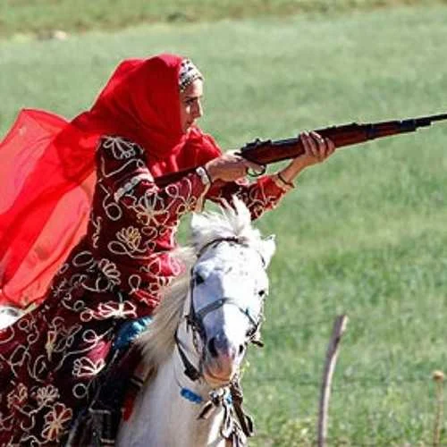 دانلود آهنگ دختر خان که خاطرخواش بیه هرکه که دیشه سعید قلاوند