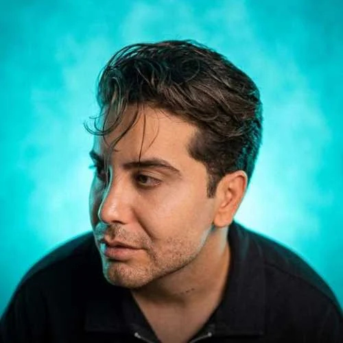 دانلود آهنگ ارور داده مغزم هوش از سرم پریده فرشاد آزادی